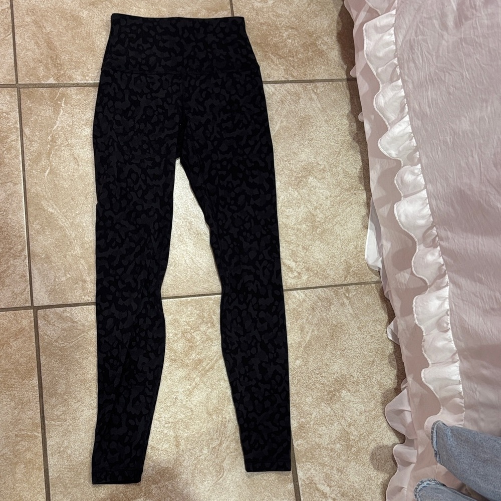 Lululemon Black leopard print size 4